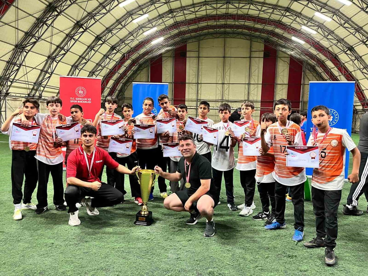 ANKARA’NIN ALTINDAĞ İLÇESİNDEKİ HACI BAYRAM VELİ SPOR ORTAOKULU, AFYONKARAHİSAR’DA DÜZENLENEN OKUL...