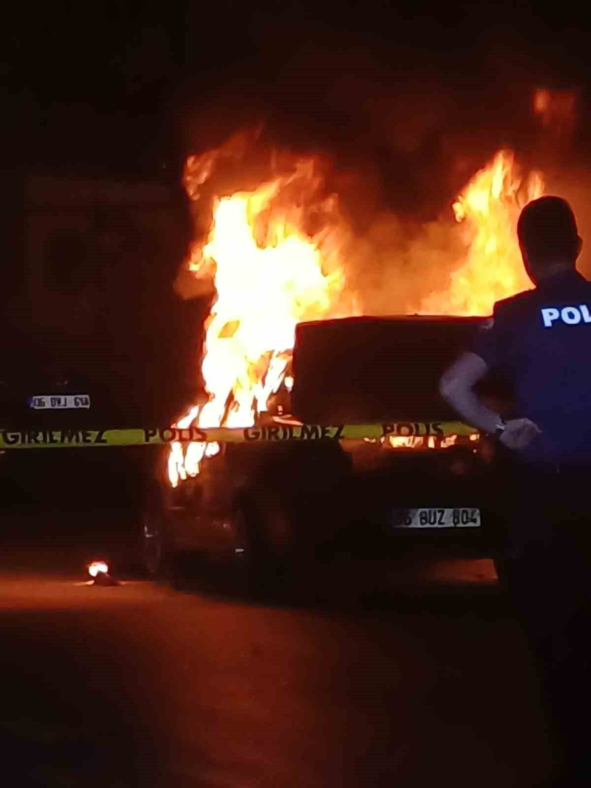 ANKARA’NIN ELMADAĞ İLÇESİNDE SEYİR HALİNDEKİ BİR ARAÇ BİLİNMEYEN BİR NEDENDEN DOLAYI ALEV...
