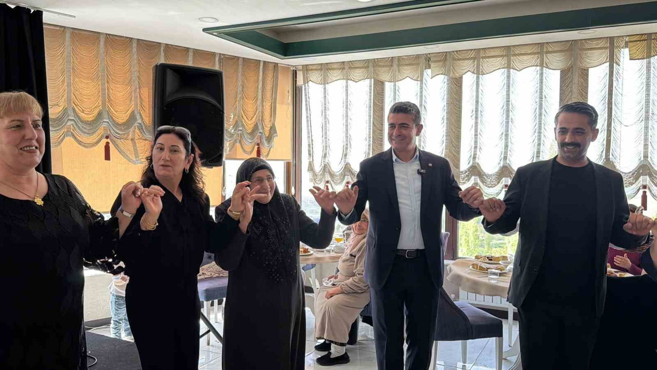 ANKARA’NIN HAYMANA İLÇESİNDE, ANNELER GÜNÜ DOLAYISIYLA PROGRAM DÜZENLENDİ. HAYMANA BELEDİYE...