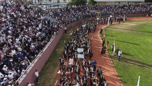 Anne-kızın üniversite yolculuğu mezuniyetle taçlandı
