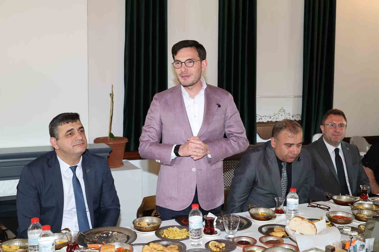 ANNELER GÜNÜ’NDE ŞEHİT AİLELERİNİ YALNIZ BIRAKMAYAN TOKAT BELEDİYE BAŞKANI MEHMET KEMAL...
