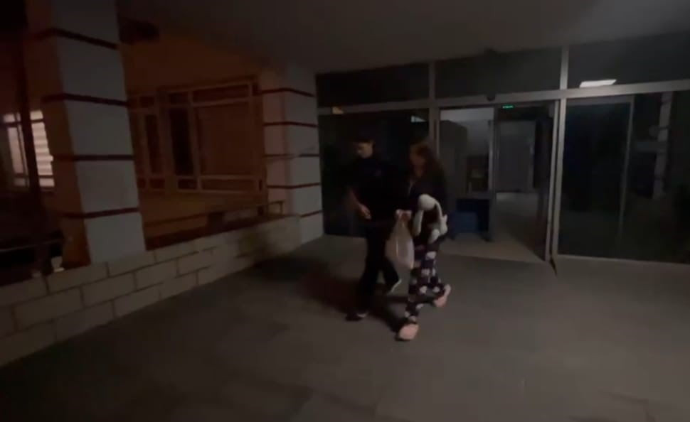 ANNESİNİ BIÇAKLAYAN N.D ÇIKARILDIĞI MAHKEMECE TUTUKLANDI.