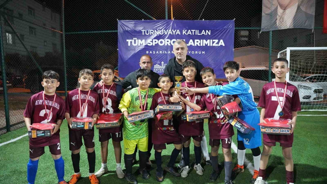 ANTAKYA BELEDİYESİ TARAFINDAN DÜZENLENEN İLK VE ORTA OKULLAR ARASI 2. FUTBOL TURNUVASI’NDA...