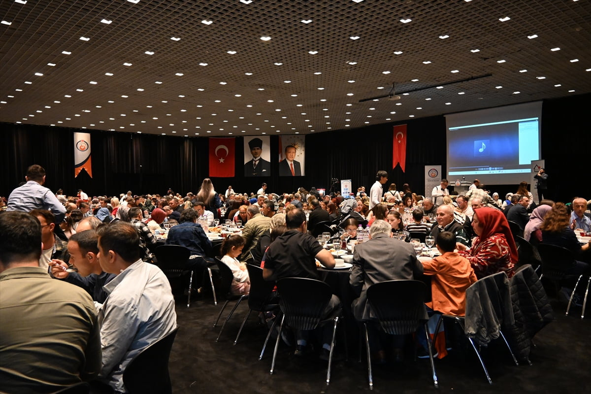 Antalya Aile ve Sosyal Hizmetler İl Müdürlüğünce, Muratpaşa ilçesinde bir otelde, koruyucu aileler...