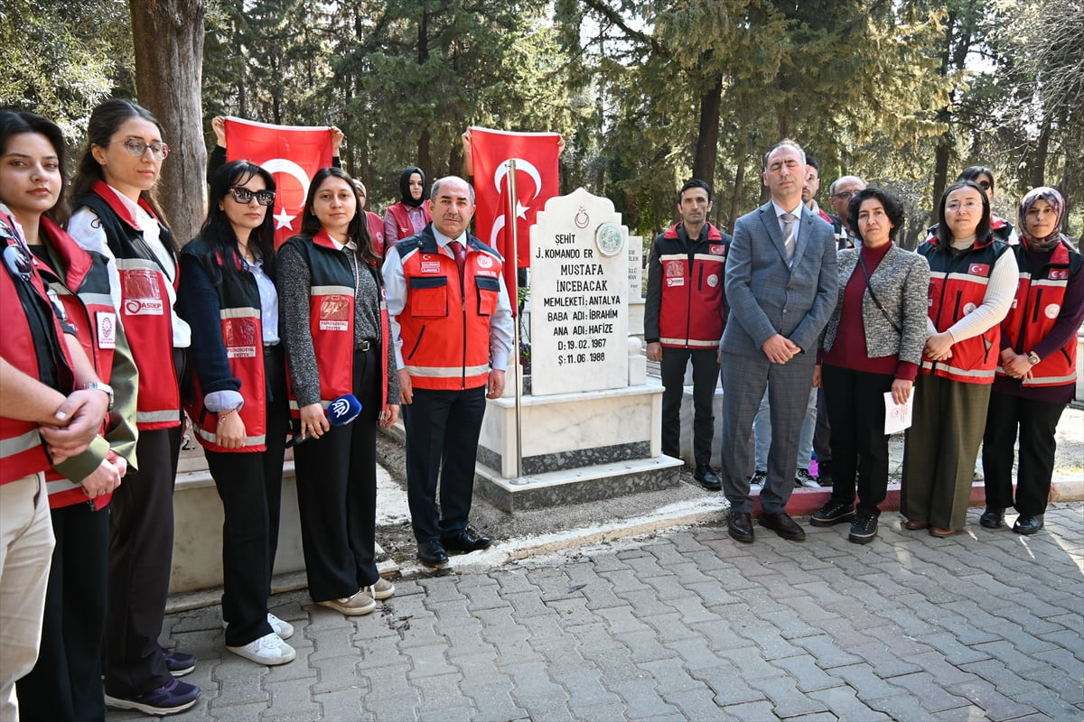 Antalya Aile ve Sosyal Hizmetler İl Müdürlüğünce, Ramazan Bayramı öncesi şehit mezarlarında genel...