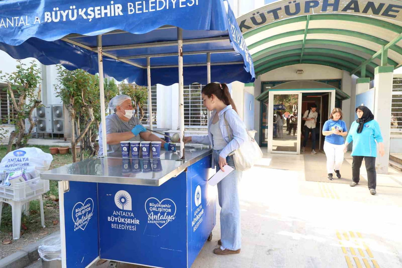 ANTALYA BÜYÜKŞEHİR BELEDİYESİ, FİNAL SINAVLARI BAŞLAYAN AKDENİZ ÜNİVERSİTESİ ÖĞRENCİLERİNE SICAK...