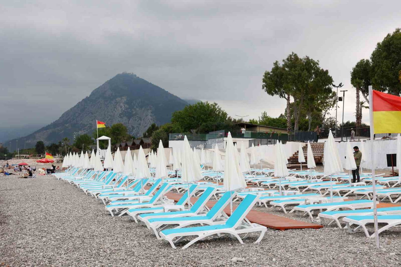 ANTALYA BÜYÜKŞEHİR BELEDİYESİ, HALKIN KULLANABİLECEĞİ YENİ BİR PLAJI DAHA HİZMETE SUNDU. DÜNYACA...