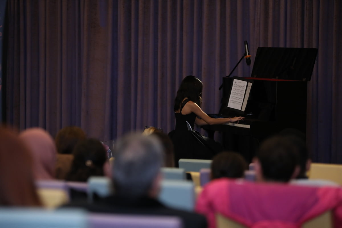 Antalya Büyükşehir Belediyesi İsmail Baha Sürelsan Konservatuarı öğrencileri tarafından "Bir Tuş...