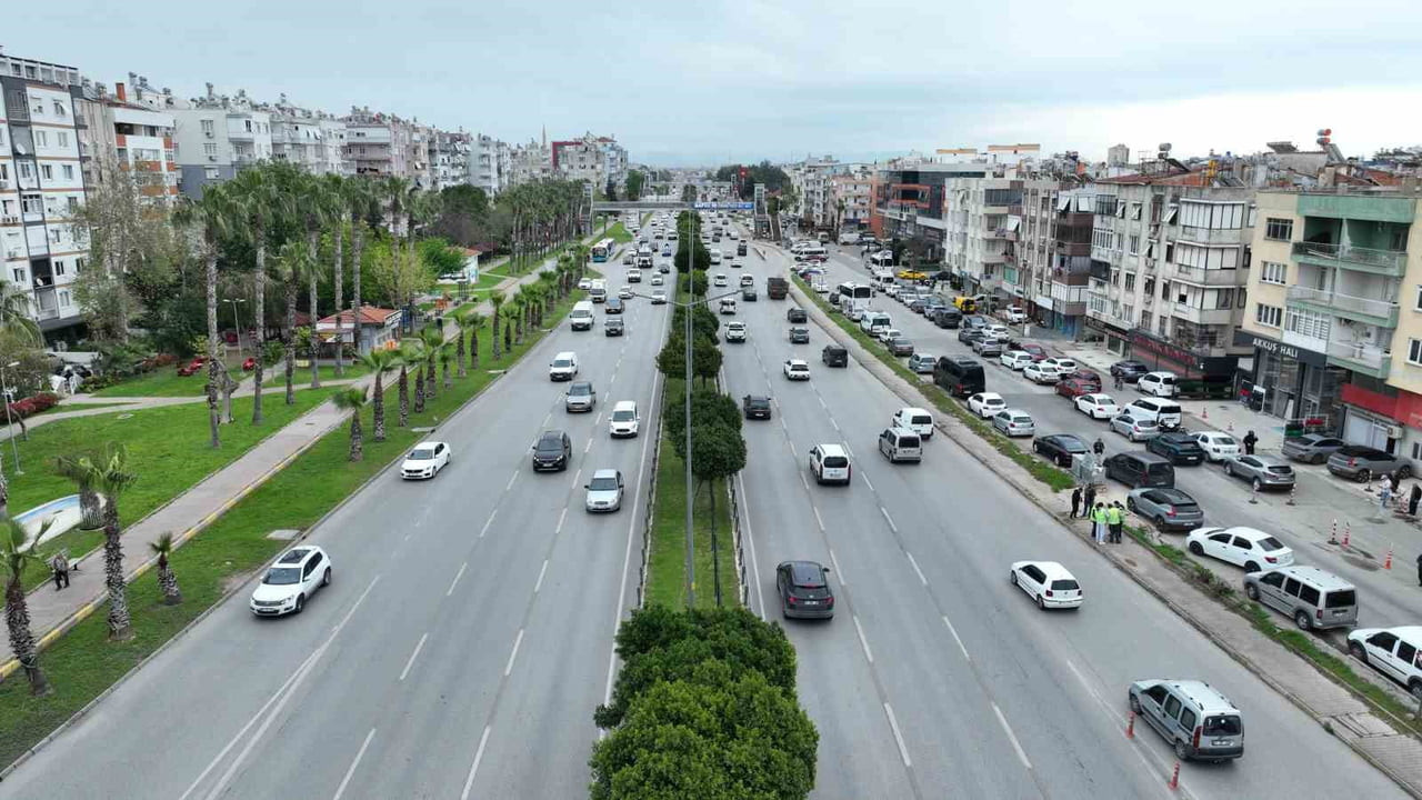 ANTALYA BÜYÜKŞEHİR BELEDİYESİ, KENT ULAŞIMINI DAHA GÜVENLİ VE AKICI HALE GETİRMEK AMACIYLA ÖNEMLİ...