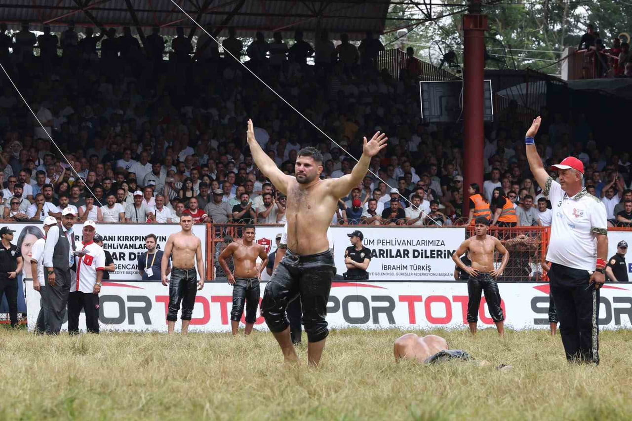 ANTALYA BÜYÜKŞEHİR BELEDİYESİ SPOR KULÜBÜ SPORCULARINDAN BAŞPEHLİVAN ERKAN TAŞ, 665. TARİHİ...