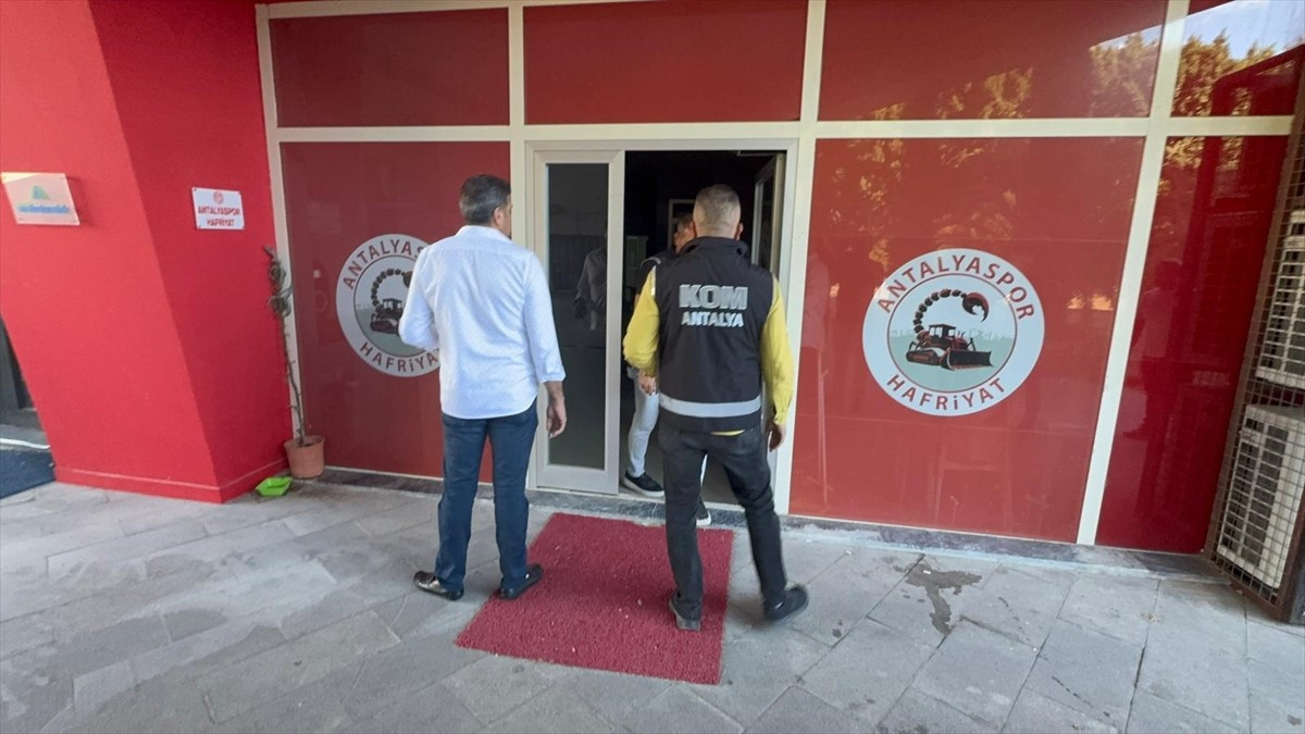 Antalya Büyükşehir Belediyesine yönelik "rüşvet" ve "yolsuzluk" soruşturması kapsamında haklarında...