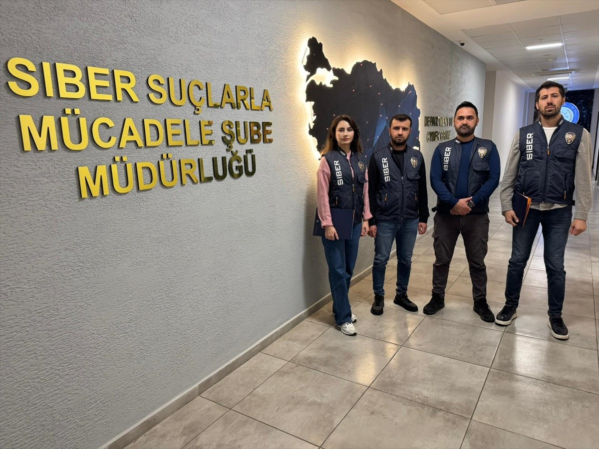 Antalya Emniyet Müdürlüğü Siber Suçlarla Mücadele Şubesi ekipleri, dijital ortamdaki suçlarla...