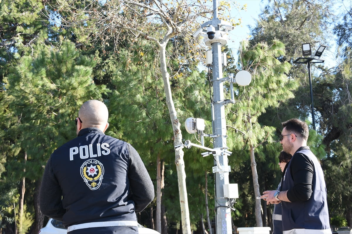 Antalya İl Emniyet Müdürlüğü, aranan kişilerin kısa sürede tespit edilmesi ve suçun önlenmesi...