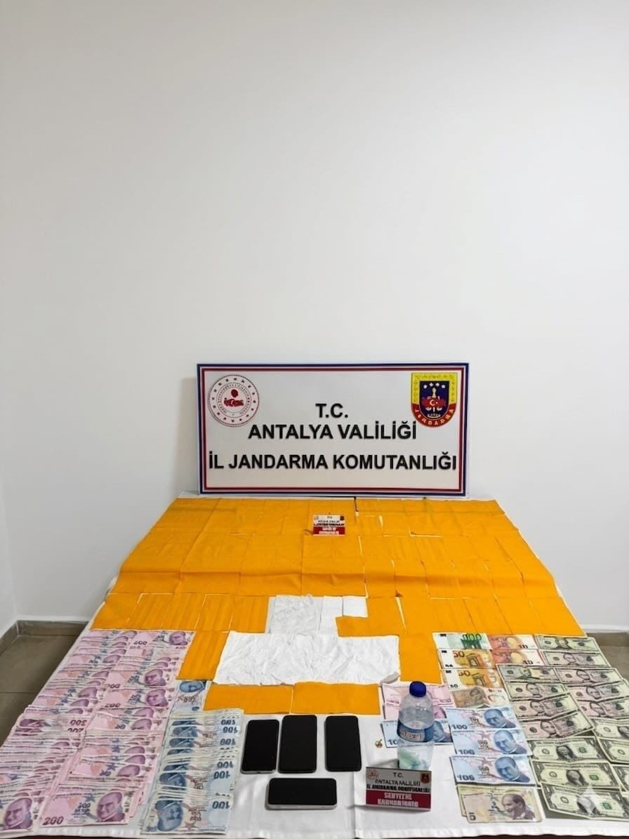 ANTALYA İL JANDARMA KOMUTANLIĞINCA, ALANYA İLÇESİNDE UYUŞTURUCUYLA MÜCADELE KAPSAMINDA DÜZENLENEN...