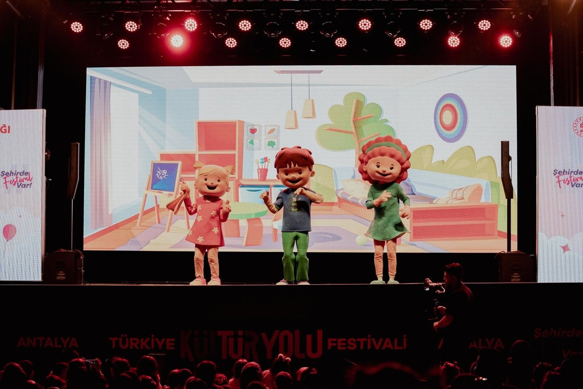 Antalya Kültür Yolu Festivali, her yaştan katılımcıya hitap eden etkinliklerle kenti kültür ve...