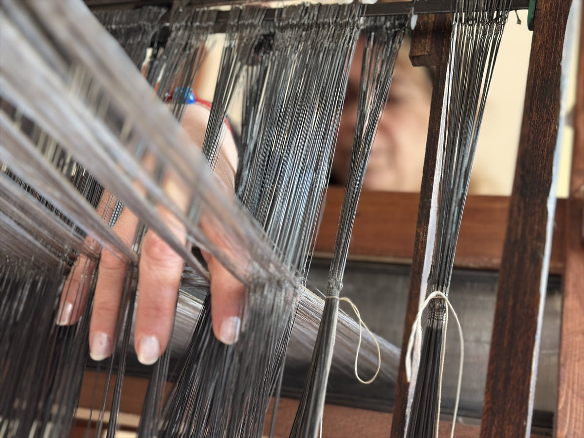 Antalya Olgunlaşma Enstitüsü'nde, Selçuklu saray kültürüne ait 800 yıllık ipek dokuma kumaşları...