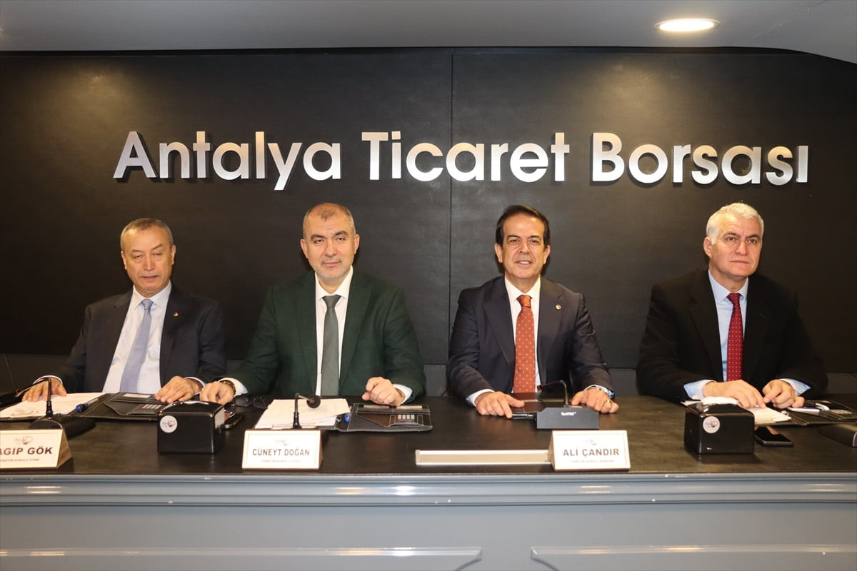 Antalya Ticaret Borsası'nın (ATB) şubat ayı meclis toplantısı, üyelerin katılımıyla Borsa Toplantı...