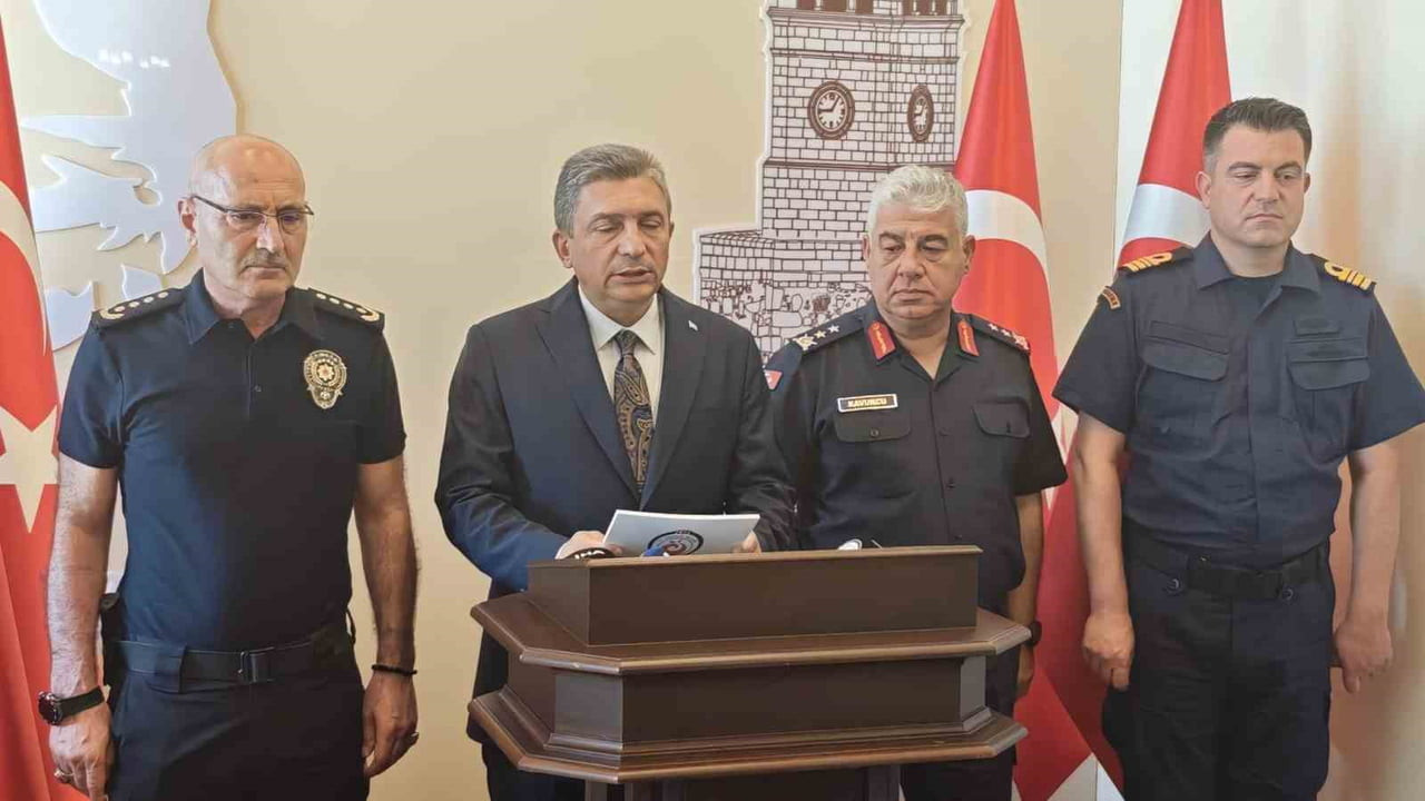 ANTALYA VALİSİ HULUSİ ŞAHİN, MAYIS AYI GÜVENLİK VE ASAYİŞ VERİLERİNİ AÇIKLADI. KENT GENELİNDE BİR...