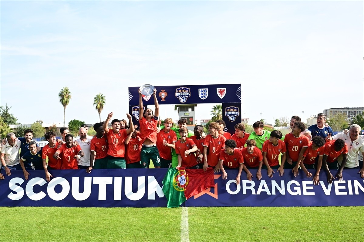 Antalya'da 16 yaş altı futbol milli takımları arasında oynanan hazırlık turnuvasında Portekiz...