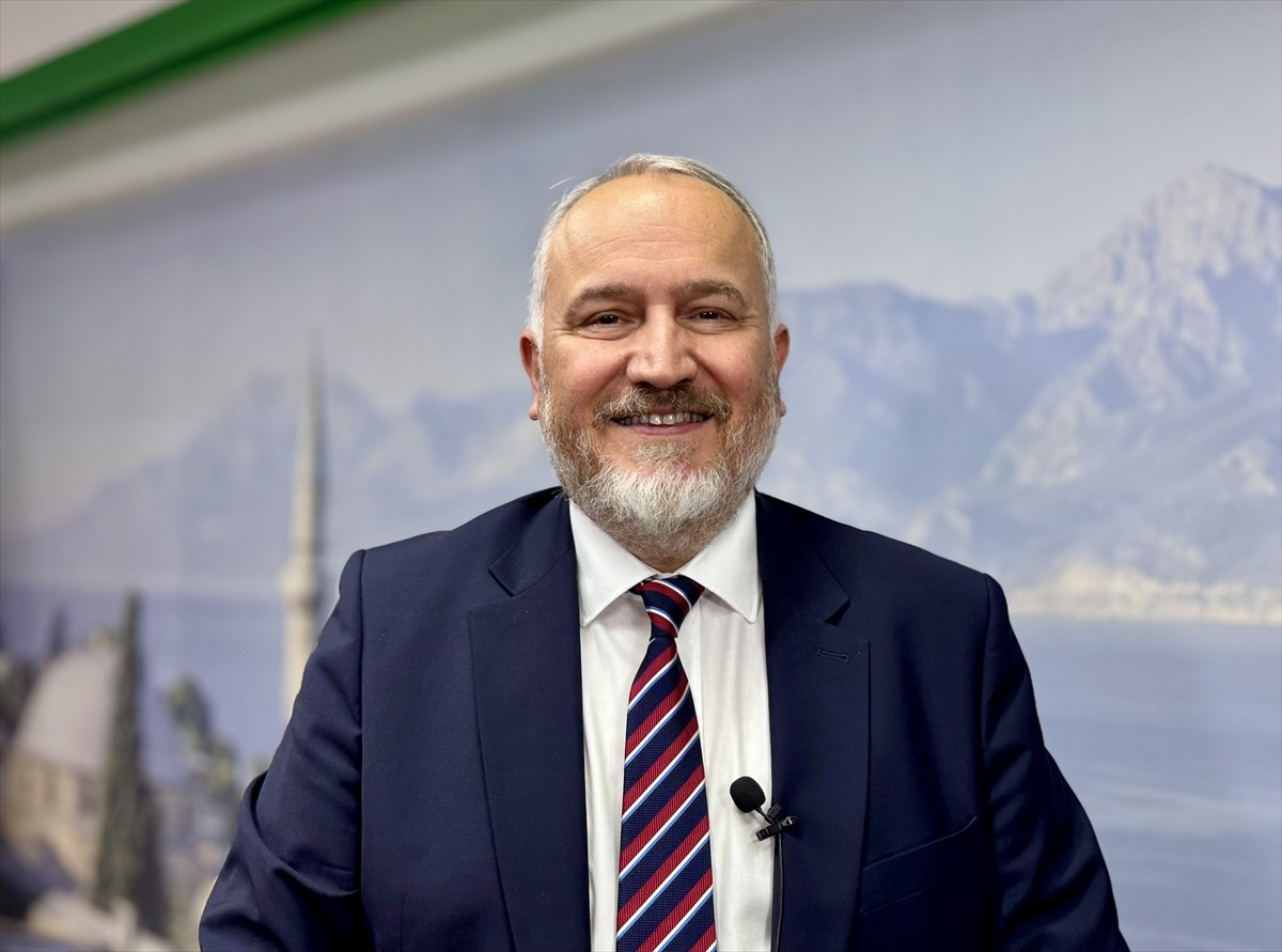 Antalya'da 17 milyondan fazla yabancı ziyaretçiyle yılı kapatmaya hazırlanan turizmciler, kış...