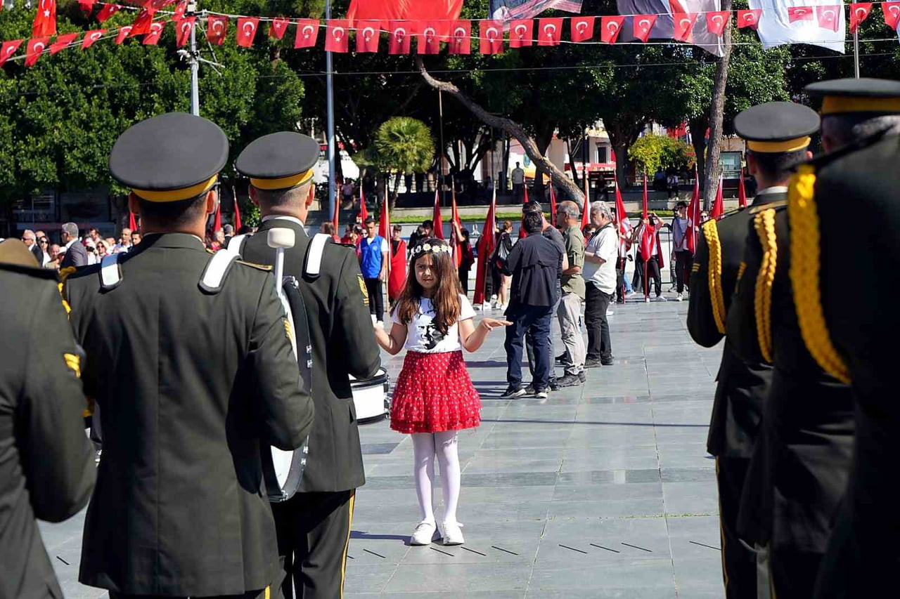 ANTALYA'DA 19 MAYIS ATATÜRK'Ü ANMA, GENÇLİK VE SPOR BAYRAMI KUTLAMALARI, CUMHURİYET MEYDANI'NDA...