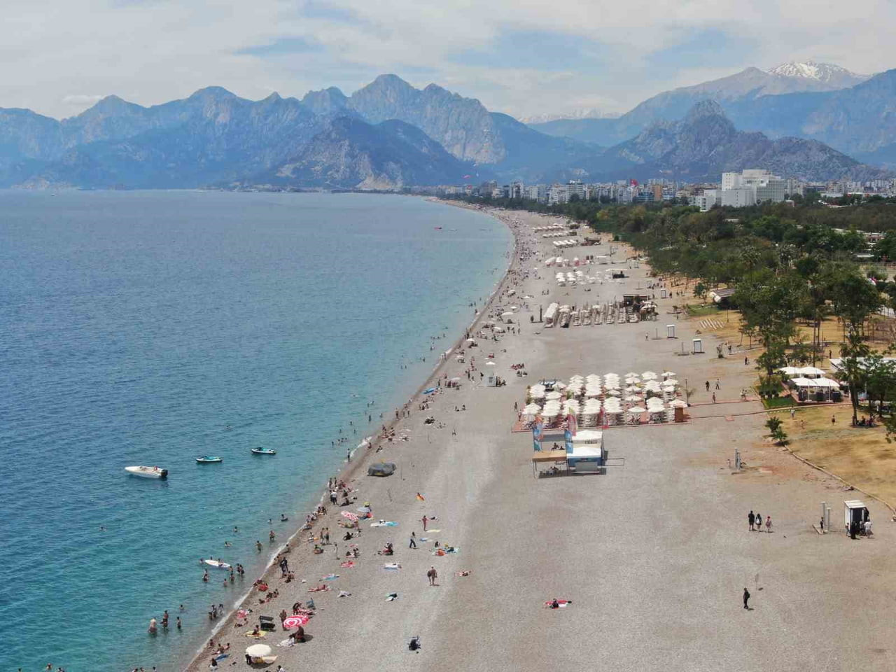 ANTALYA'DA 19 MAYIS ATATÜRK'Ü ANMA, GENÇLİK VE SPOR BAYRAMI'NIN TATİL OLMASI VE HAVA SICAKLIĞININ...