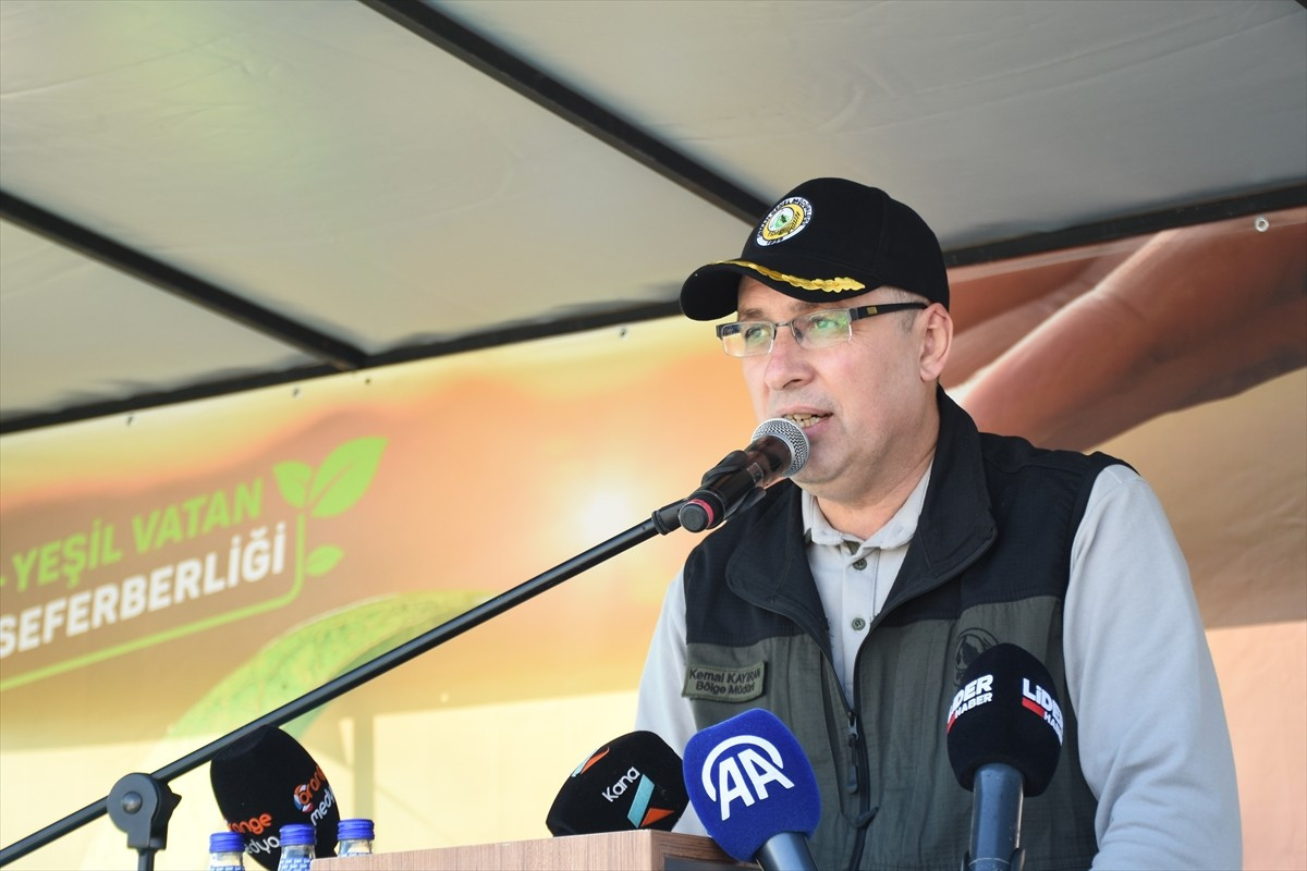 Antalya'da, Antalya Orman Bölge Müdürlüğünce Döşemealtı ilçesi Yeşilbayır Mahallesi'nde "Sevdamız...