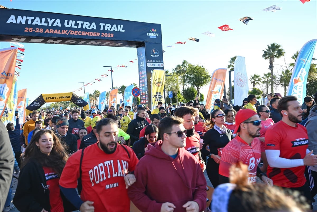 Antalya'da bu yıl beşincisi düzenlenen Uluslararası Antalya Ultra Maratonu, 41 ülkeden 1700...