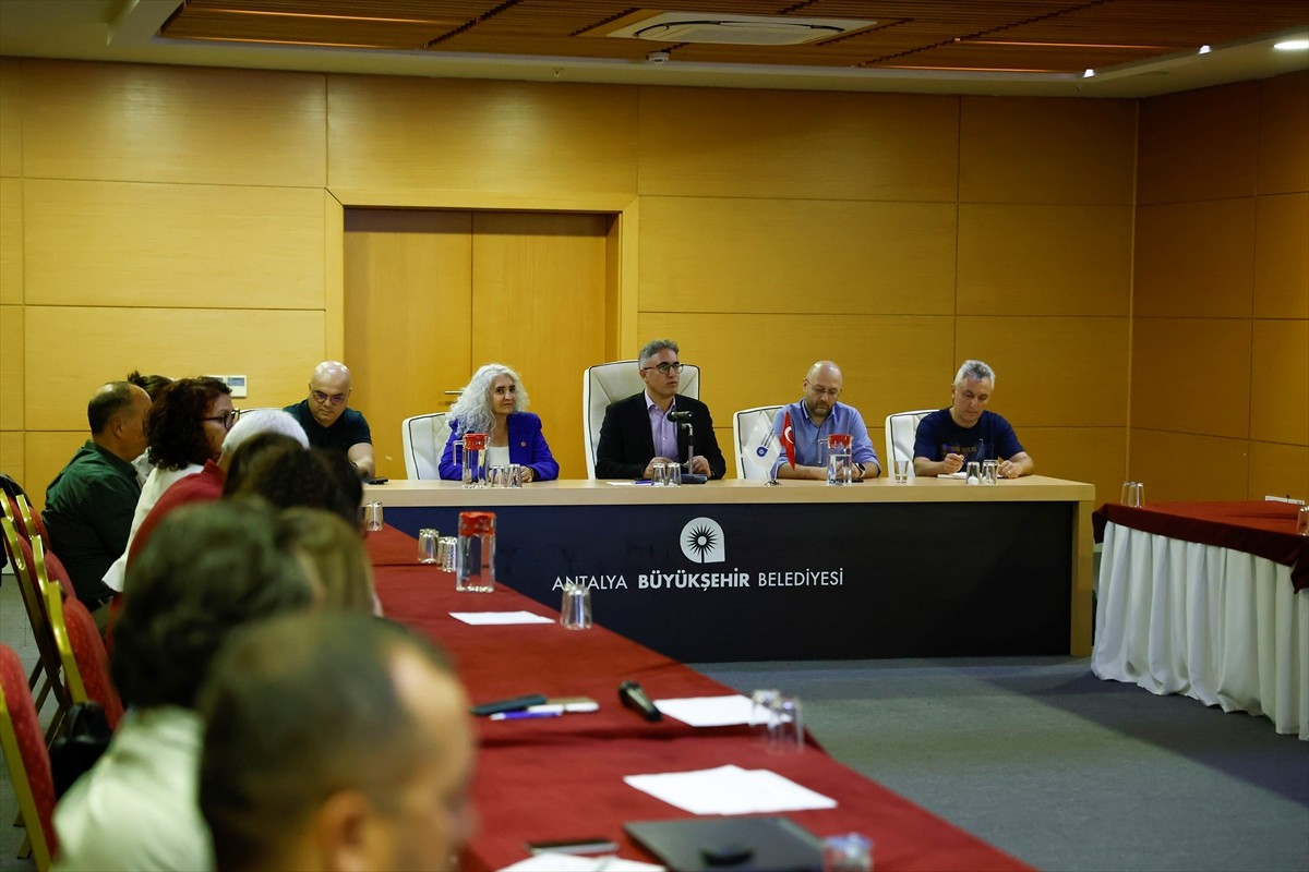 Antalya'da Büyükşehir Belediyesi ve Akdeniz Üniversitesi Su Ürünleri Fakültesi işbirliğinde deniz...