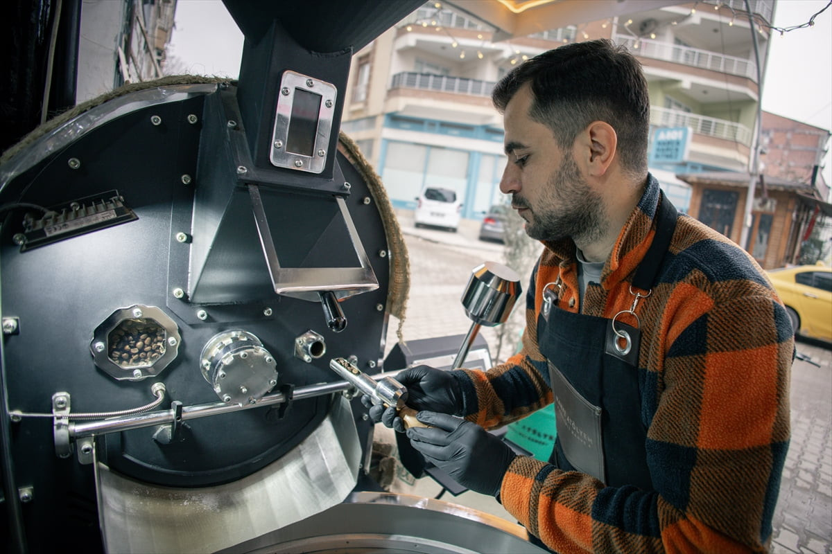 Antalya'da çalıştığı otelde hazırladığı kahveyi turistlerin beğenmemesi üzerine eğitim alıp...
