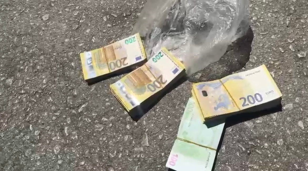 ANTALYA'DA DENETLEMEYE GİTTİKLERİ ÖZEL HASTANEDEN 90 BİN EURO RÜŞVET ALDIKLARI İDDİASIYLA SUÇÜSTÜ...