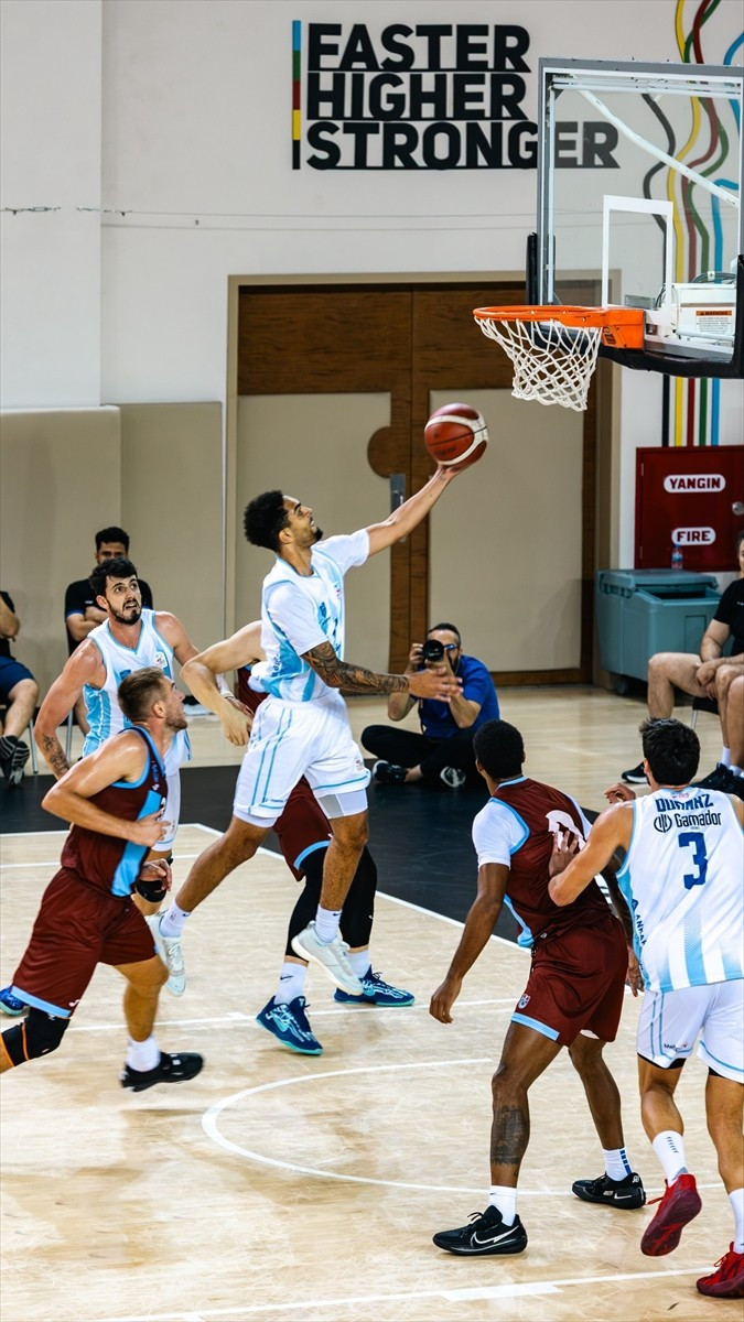 Antalya'da düzenlenen "Gloria Pre-Season Games 2025" basketbol turnuvasında Türkiye Sigorta...