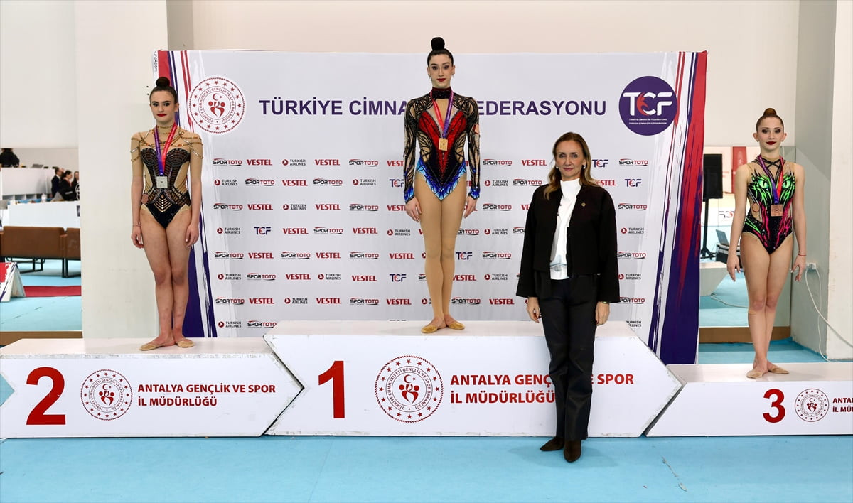 Antalya'da düzenlenen Ritmik Cimnastik Yıldızlar, Gençler ve Büyükler Gönül Şanda Kupası sona...