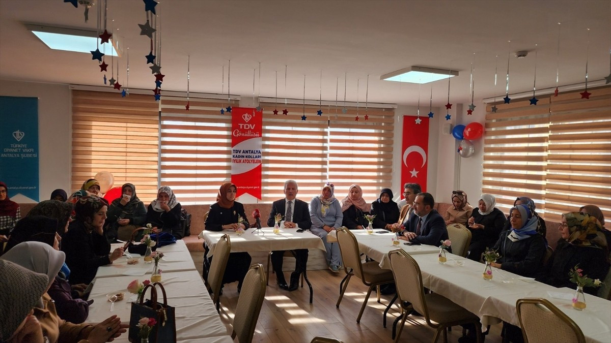 Antalya'da, ihtiyaç sahiplerine destek olmayı amaçlayan "İyilik Atölyesi"nin açılışı...
