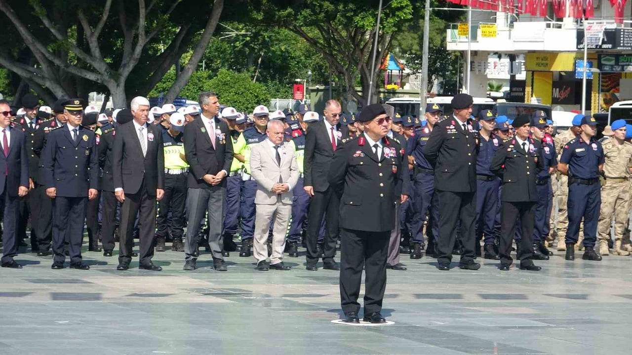 ANTALYA'DA JANDARMA TEŞKİLATI'NIN 187. YILDÖNÜMÜ ETKİNLİKLERİ ÇERÇEVESİNDE CUMHURİYET MEYDANINDA...