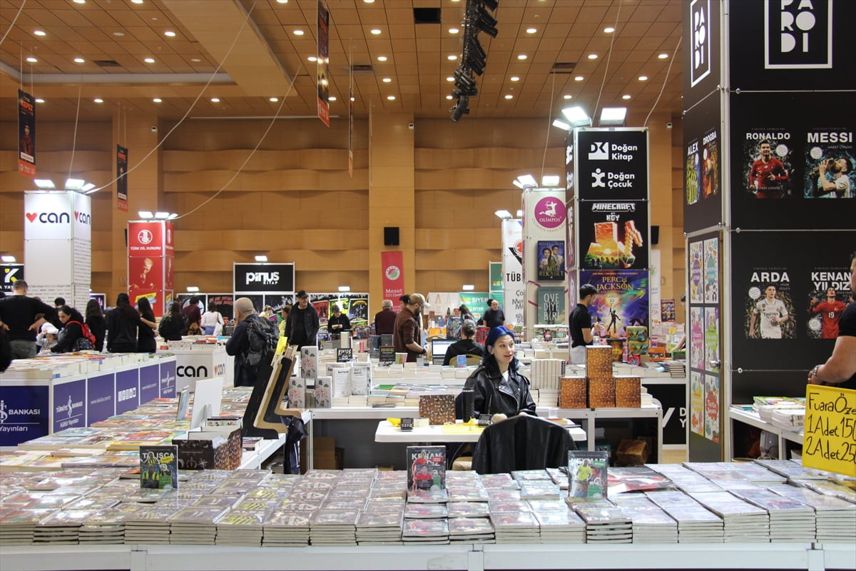 Antalya'da Kepez Belediyesi tarafından açılan kitap fuarı 5 Nisan'a kadar kitapseverleri...