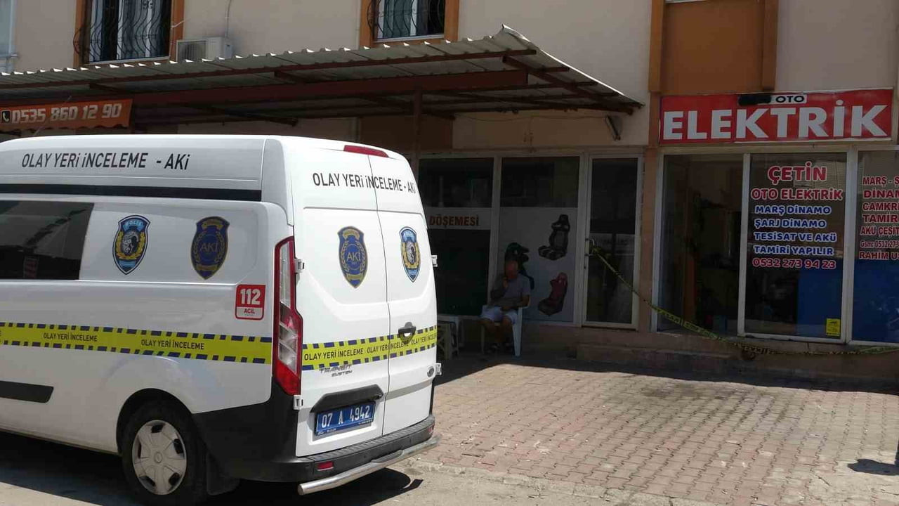 ANTALYA'DA OTO ELEKTRİK USTASI SABAH ERKEN SAATLERDE GELEREK AÇTIĞI İŞYERİNDE ÖLÜ OLARAK BULUNDU....