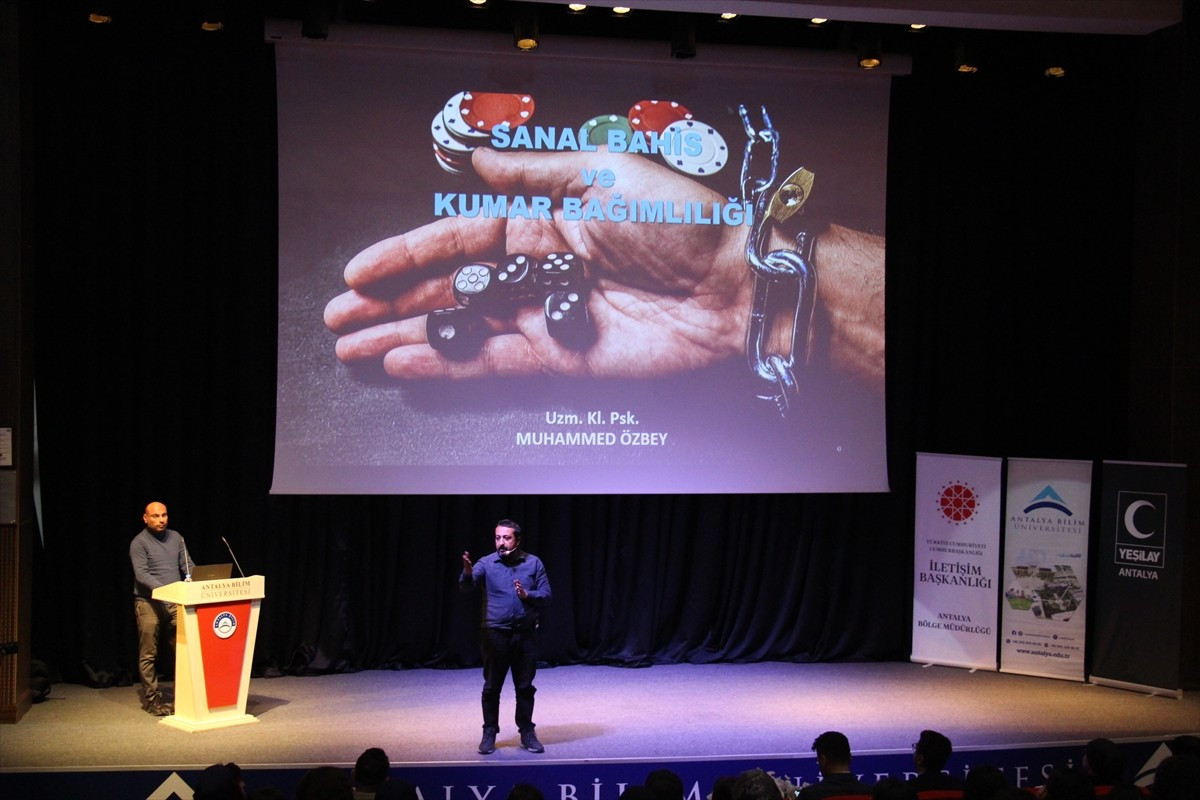 Antalya'da "Sanal Bahis ve Kumarın Görünmeyen Yüzü: Bağımlılık ve Yasal Sonuçlar" konulu konferans...