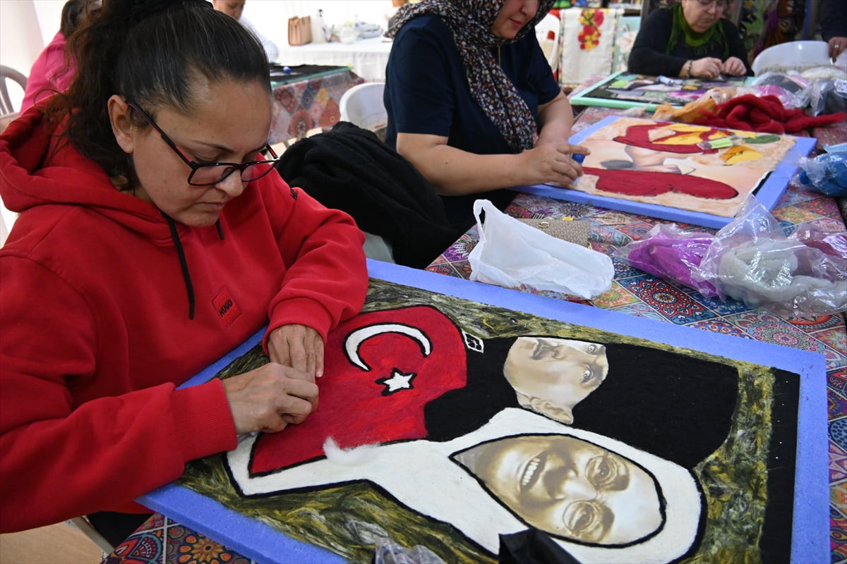 Antalya'da "Sanata Teşvik ve Sanatla Yaşam Programı" kapsamında açılan keçe sanatı kursunda, şehit...
