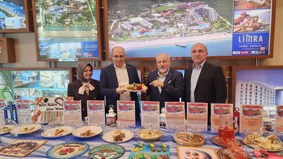 Antalya'da şefler tarafından hazırlanan coğrafi işaretli ürünler, iftar sofrasında tedarikçi...
