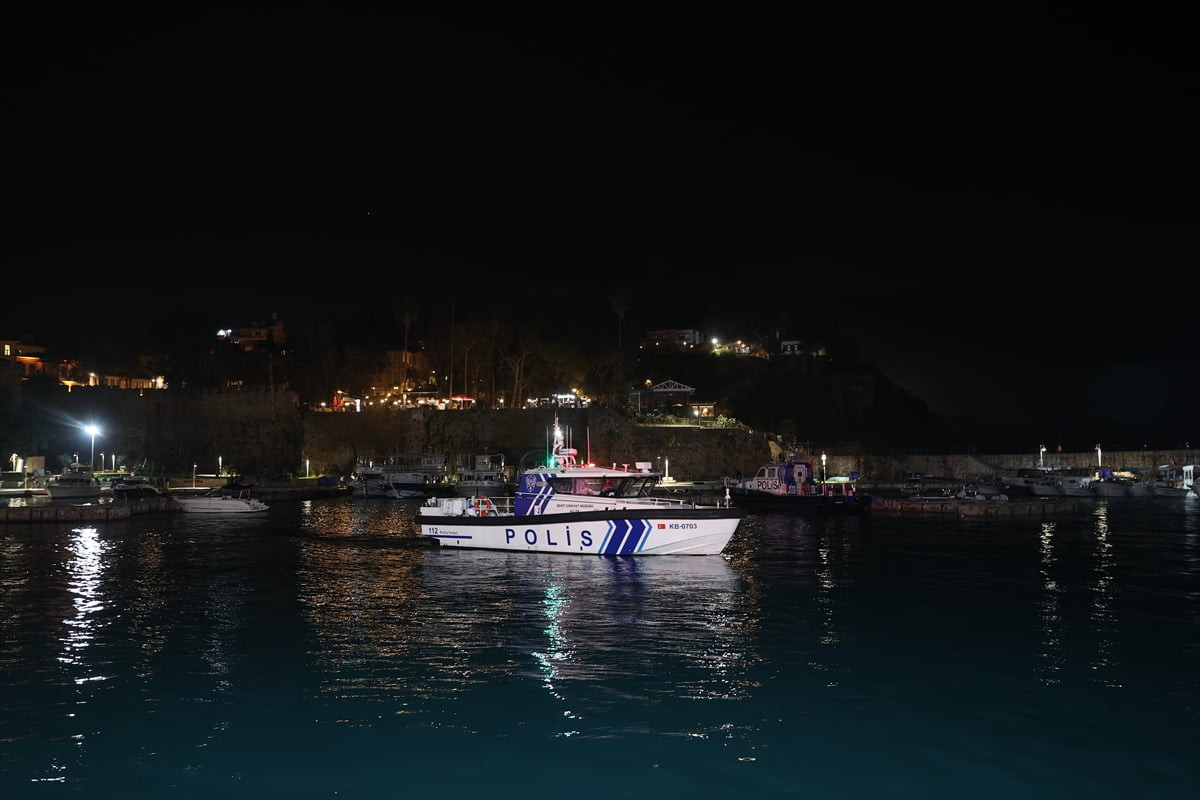 Antalya'da tarihi Kaleiçi'nde, yeni yıl kutlamalarına yönelik güvenlik güçlerince karadan, havadan...