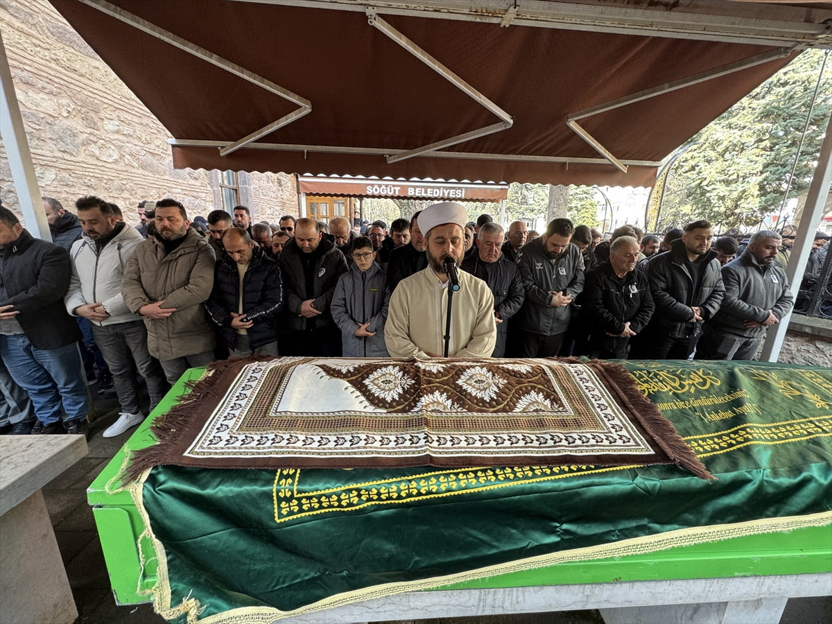 Antalya'da yolcu otobüsünün şarampole devrilmesi sonucu hayatını kaybedenlerden Erdi Demirsoy'un...