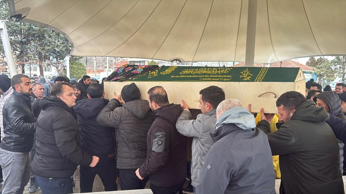 Antalya'da yolcu otobüsünün şarampole devrilmesi sonucu hayatını kaybedenlerden Pervin Önal'ın...