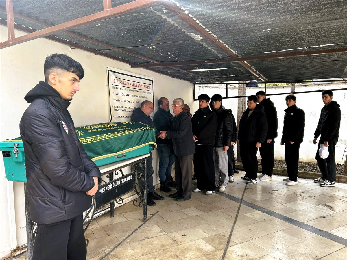 Antalya'da yolcu otobüsünün şarampole devrilmesi sonucu hayatını kaybedenlerden üniversite...