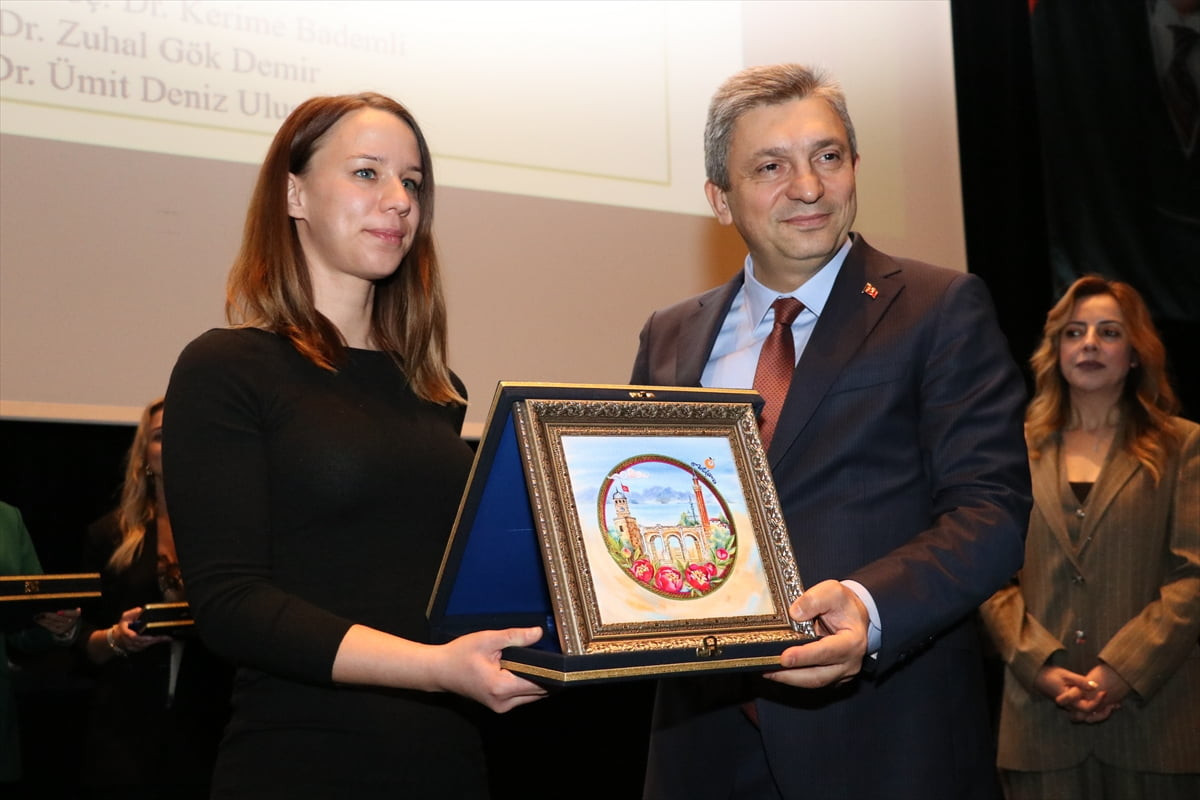 Antalya'da, zihinsel engelli çocukların ailelerine yapay zekalı dijital destek sağlamak için...