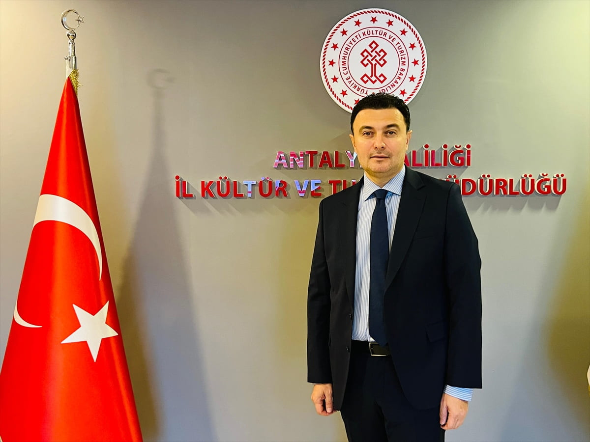 Antalya'daki müze ve ören yerlerini geçen yıl 3 milyon 250 bin kişi ziyaret etti. İl Kültür ve...