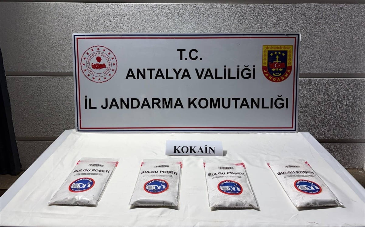 Antalya'nın Aksu ilçesinde uyuşturucu operasyonunda gözaltına alınan 2 şüpheli tutuklandı. Yapılan...