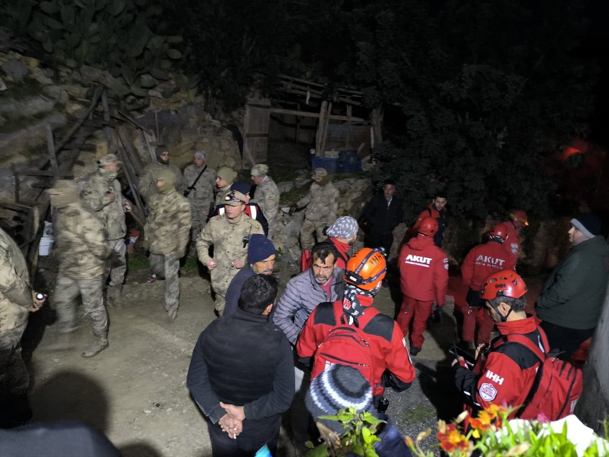 Antalya'nın Alanya ilçesinde 70 yaşındaki Alzheimer hastasının bulunması için arama çalışması...
