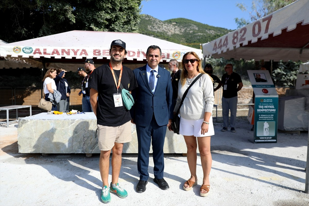 Antalya'nın Alanya ilçesinde bu yıl 20'ncisi düzenlenen Uluslararası Alanya Taş Heykel Sempozyumu...