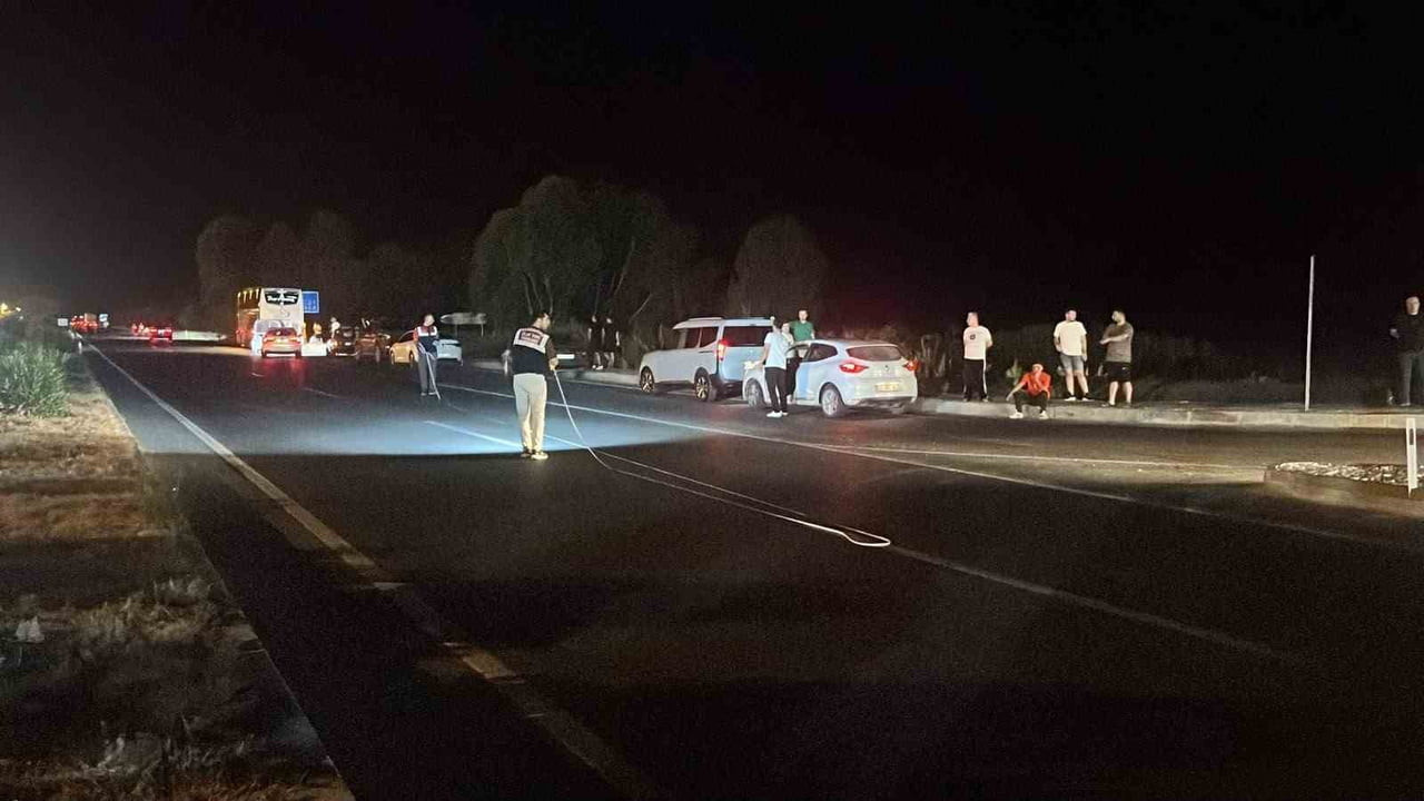 ANTALYA'NIN ALANYA İLÇESİNDE D-400 KARAYOLU'NDA YOLUN KARŞISINA GEÇMEYE ÇALIŞAN 73 YAŞINDAKİ ŞAHIS...